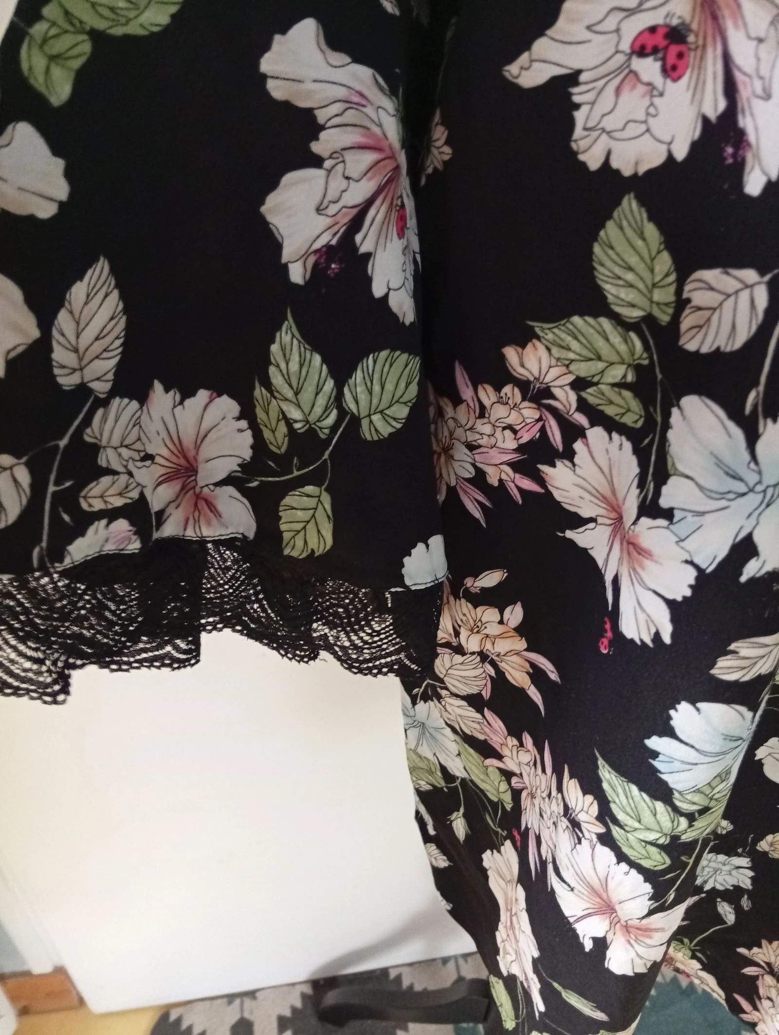 Vestido floral corte recto acabado de encaje en las mangas – photo 3